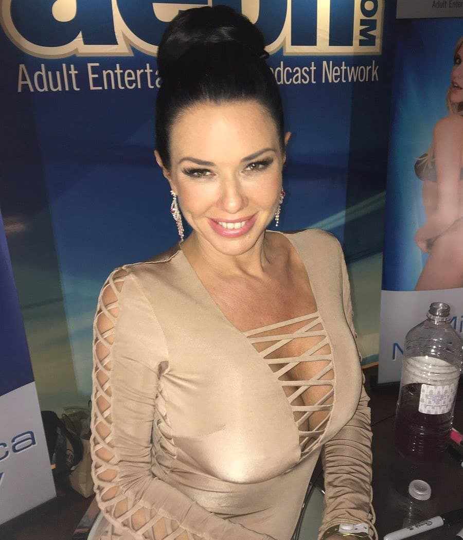 Who is veronica avluv
