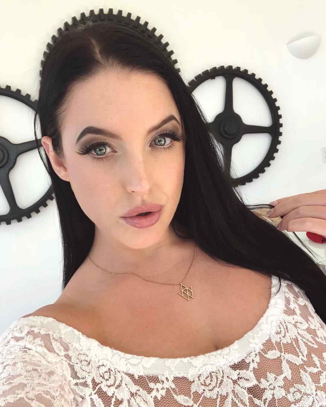 Angela White Biography, Wiki, Height, Age, Net Worth, Weight & Family